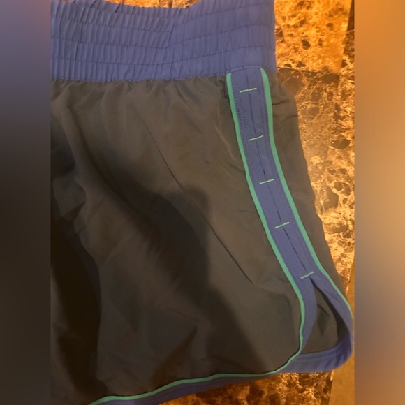 Women’s under armor running shorts. - Picture 3 of 4